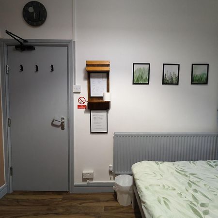 R3 - Cozy Small Double - City & Beach Access, Wifi, Free Parking - Self Catering Swansea Exteriör bild