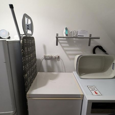 R3 - Cozy Small Double - City & Beach Access, Wifi, Free Parking - Self Catering Swansea Exteriör bild