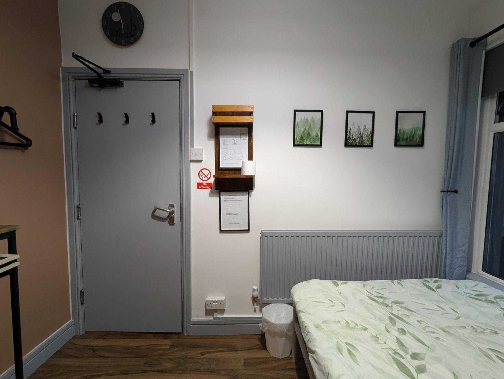R3 - Cozy Small Double - City & Beach Access, Wifi, Free Parking - Self Catering Swansea Exteriör bild