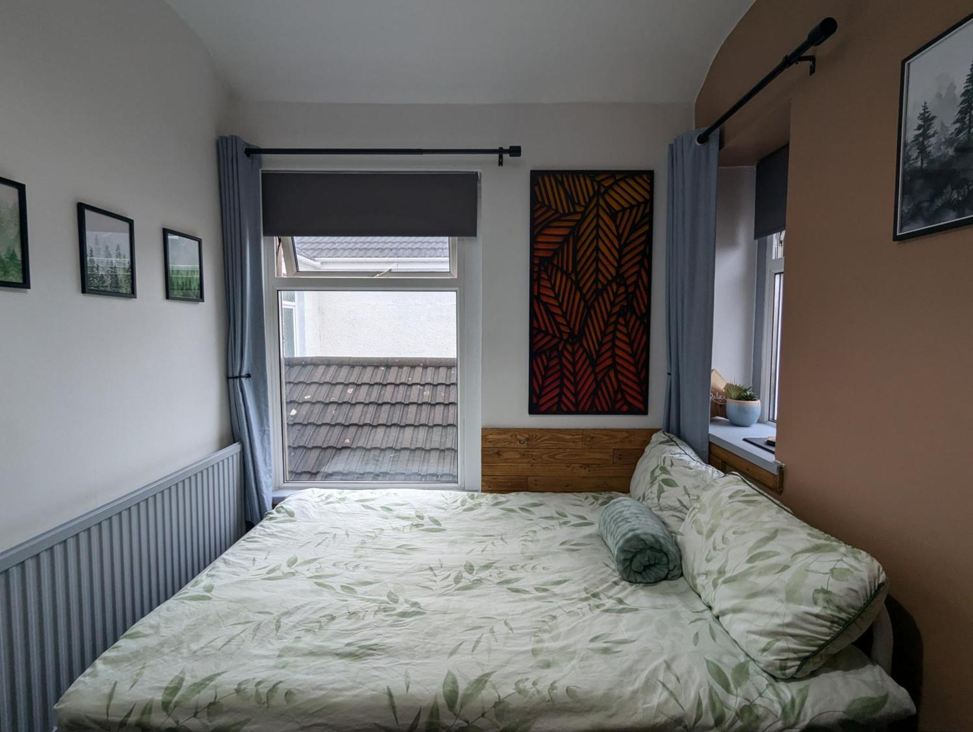 R3 - Cozy Small Double - City & Beach Access, Wifi, Free Parking - Self Catering Swansea Exteriör bild