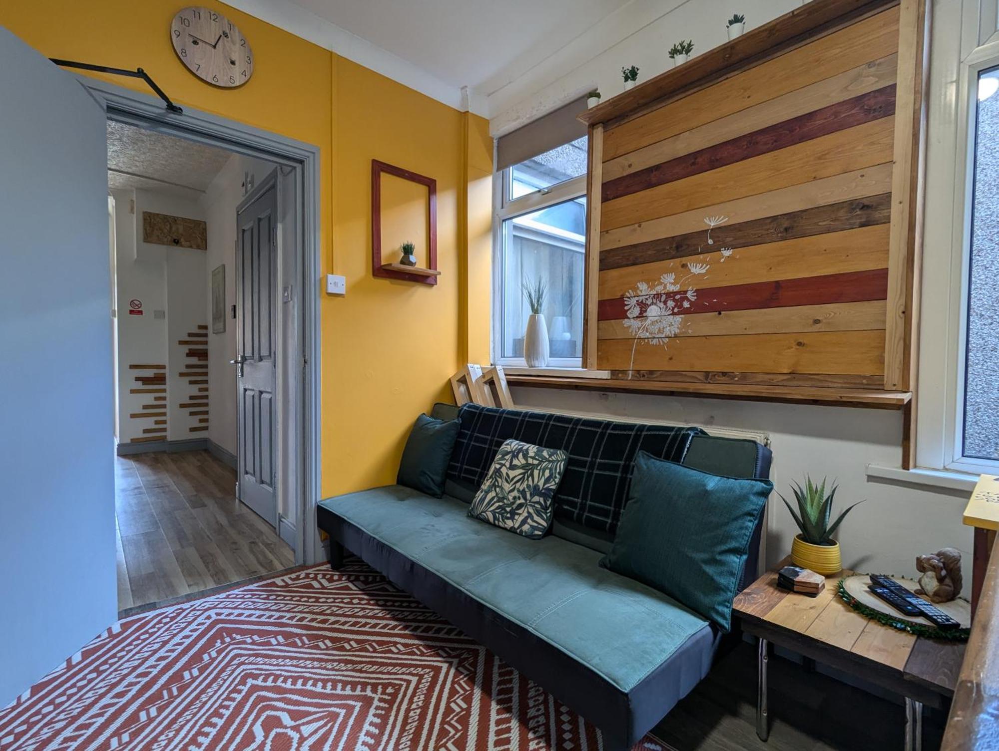 R3 - Cozy Small Double - City & Beach Access, Wifi, Free Parking - Self Catering Swansea Exteriör bild