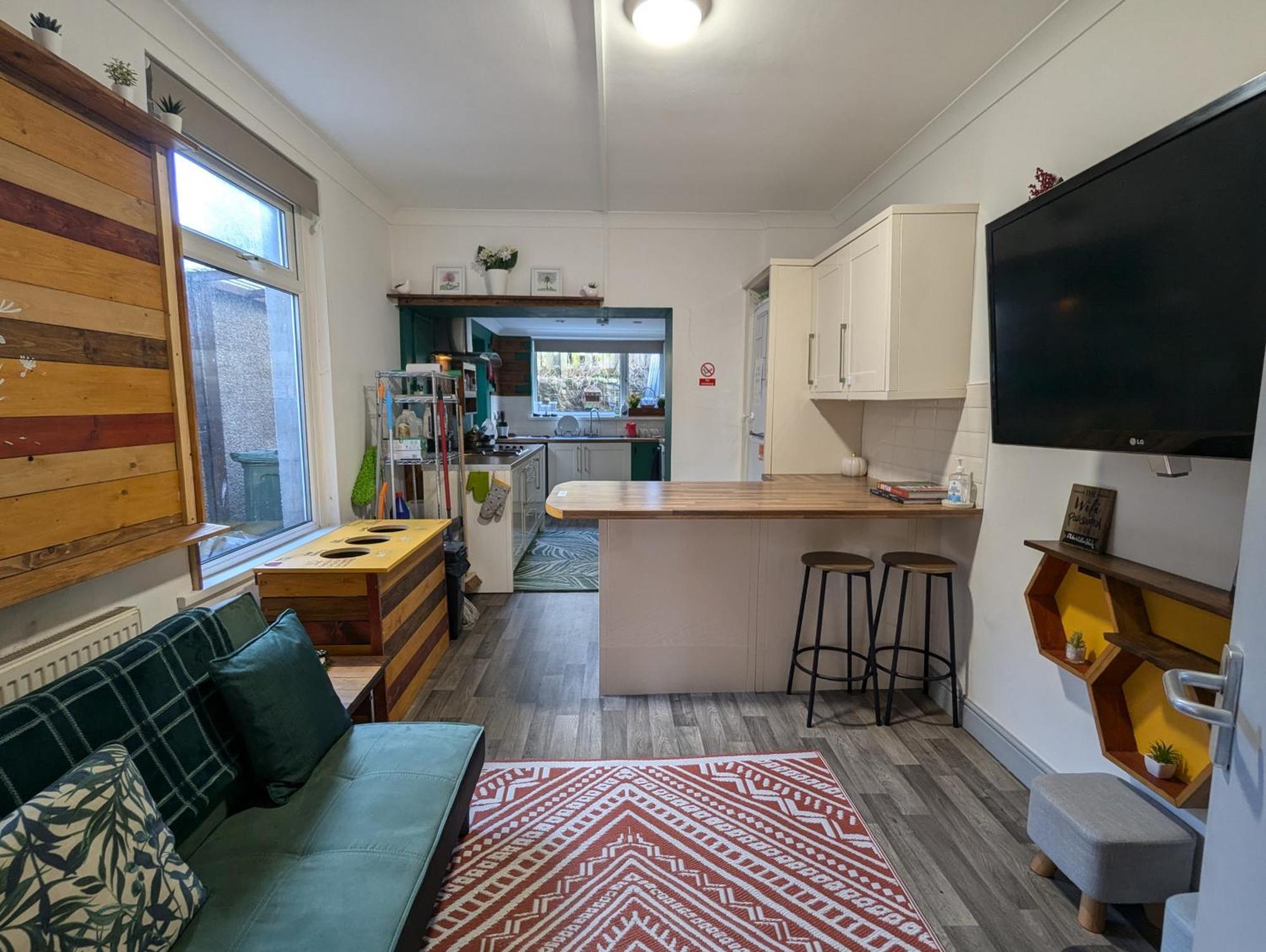 R3 - Cozy Small Double - City & Beach Access, Wifi, Free Parking - Self Catering Swansea Exteriör bild