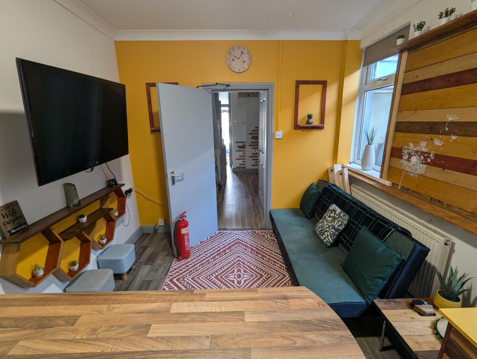 R3 - Cozy Small Double - City & Beach Access, Wifi, Free Parking - Self Catering Swansea Exteriör bild